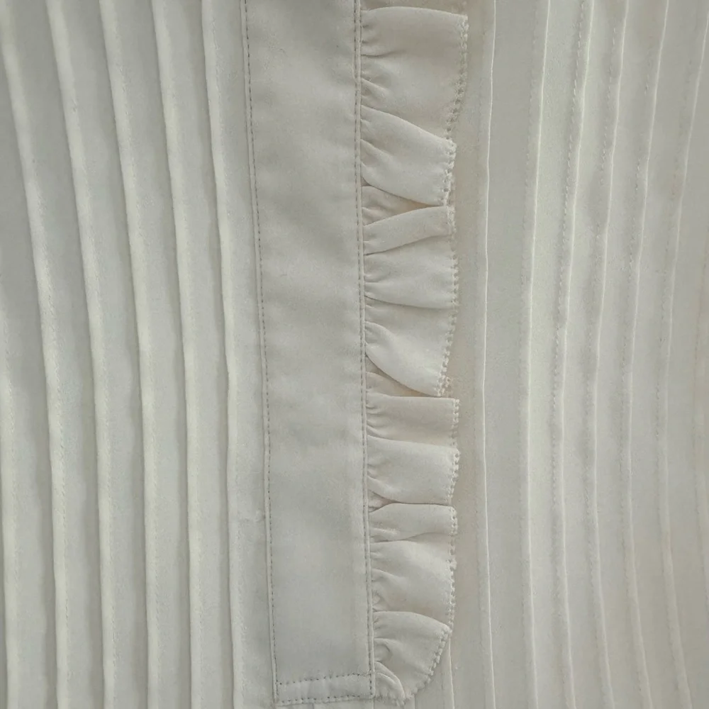 LIKE NEW Tory Burch Elegant Ivory Sleeveless Blouse EXCELLENT CONDITION - Picture 5 of 8